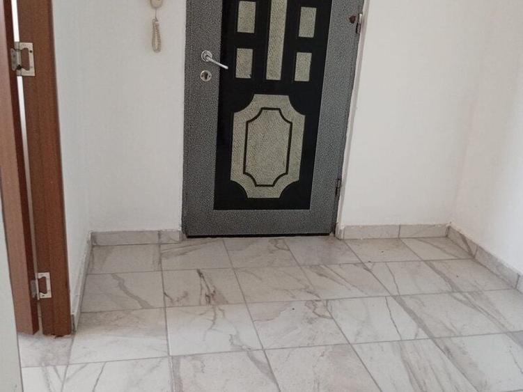 Apartament cu 2 camere semidecomandat în Fundeni