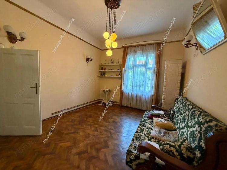 Casă cu 8 camere cu Canalizare în Elisabetin