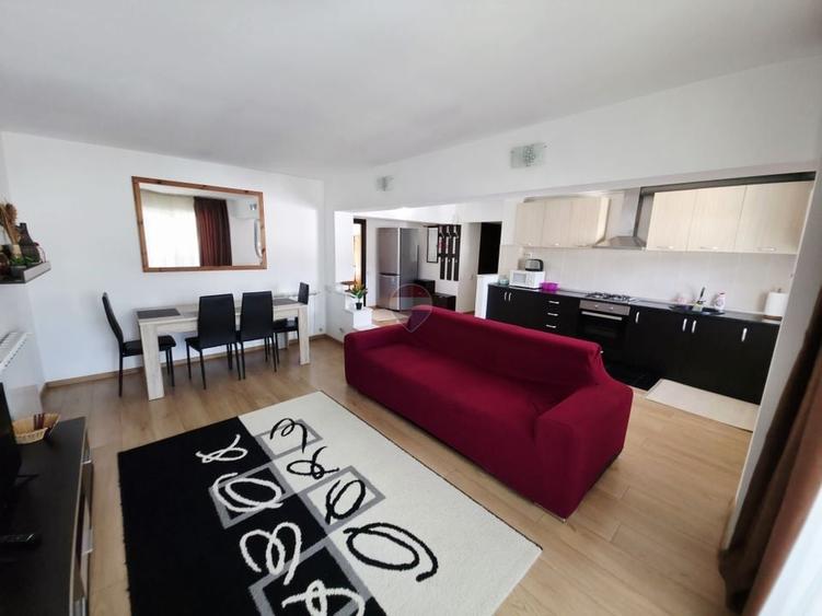 Apartament cu 3 camere decomandat, mobilat în Central