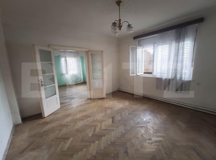 Casă individuală cu 4 camere cu Canalizare în Est
