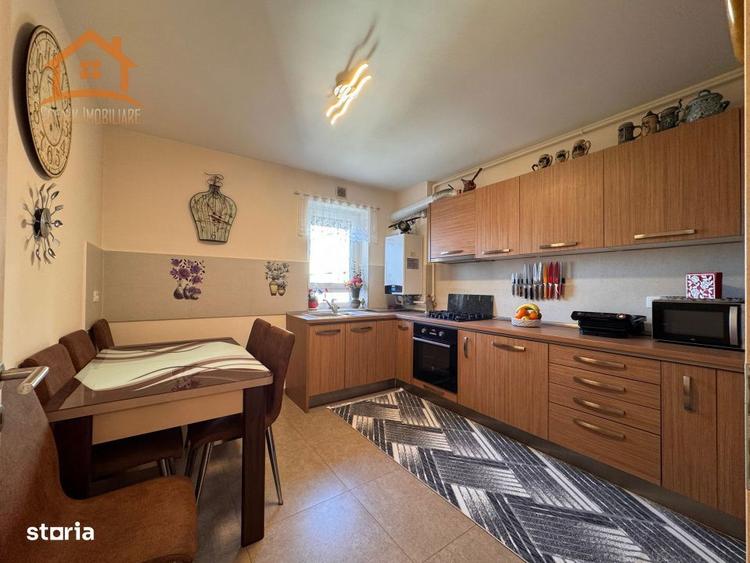Apartament cu 3 camere decomandat, mobilat în Tractorul