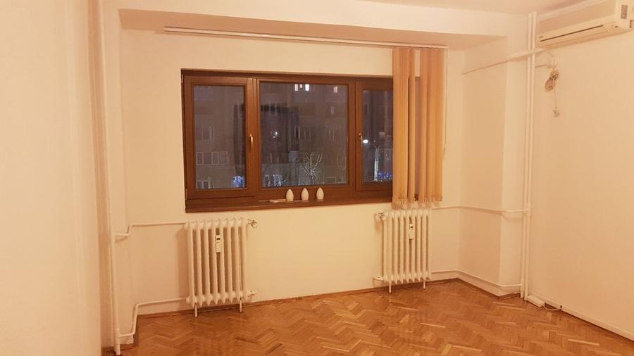 Apartament cu 3 camere decomandat, mobilat în Decebal