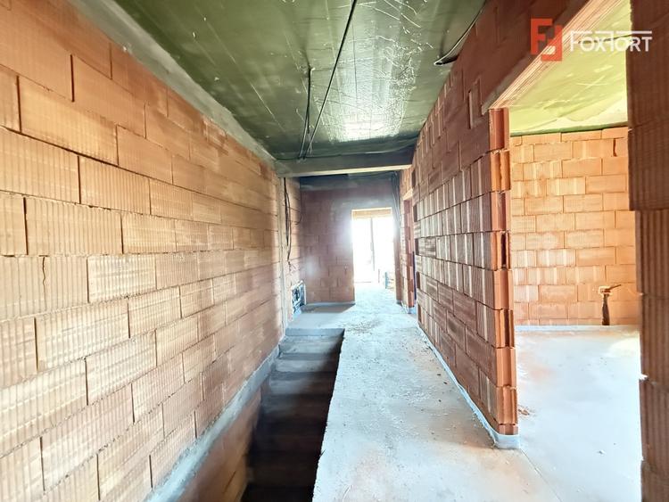 Duplex cu 5 camere cu Canalizare în Sânmihaiu Român