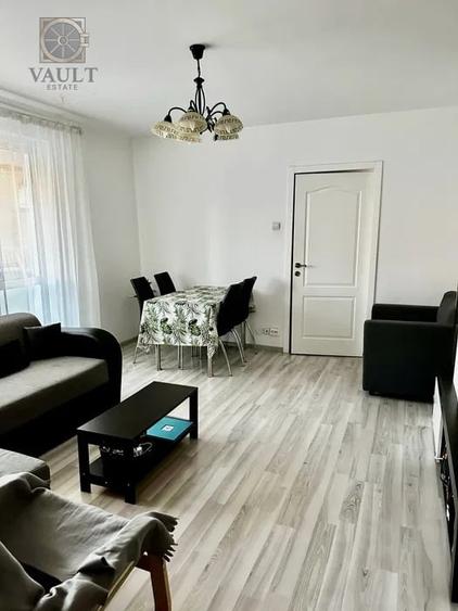 Apartament cu 3 camere semidecomandat, mobilat în Titan