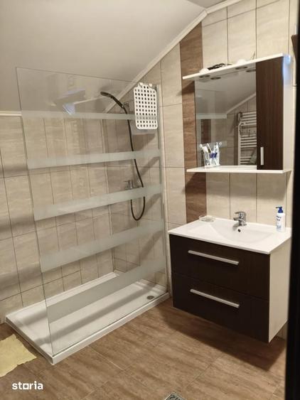 Casă cu 6 camere cu Teren 251 Mp în Central