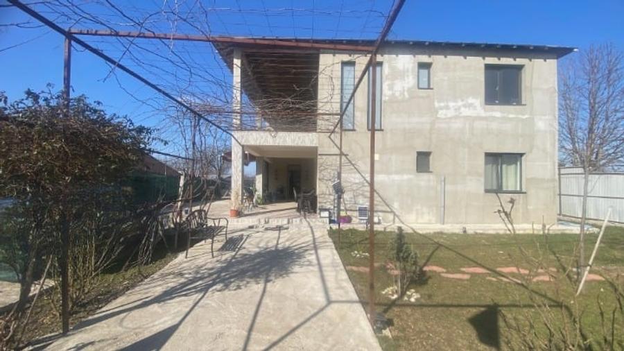 Casă individuală cu 7 camere cu Canalizare în Ștefăneștii de Jos