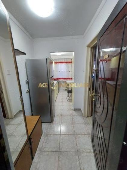 Apartament cu 2 camere semidecomandat, mobilat în Berceni