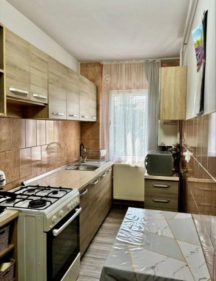 Apartament cu 3 camere semidecomandat în Central