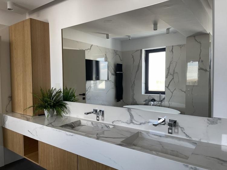 Apartament cu 4 camere în Sisești