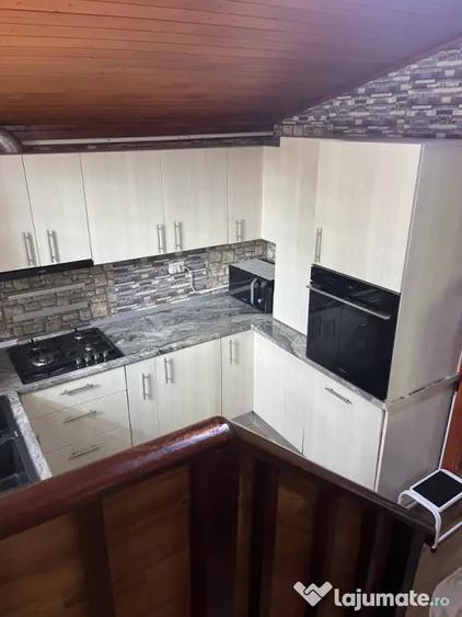 Casă cu 4 camere cu Teren 692 Mp în Vlădesti