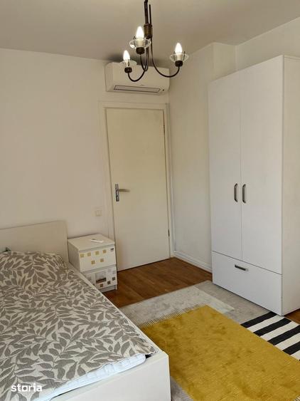 Apartament cu 3 camere semidecomandat în Aviatorilor