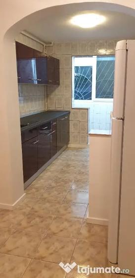 Apartament cu 3 camere decomandat în Dristor