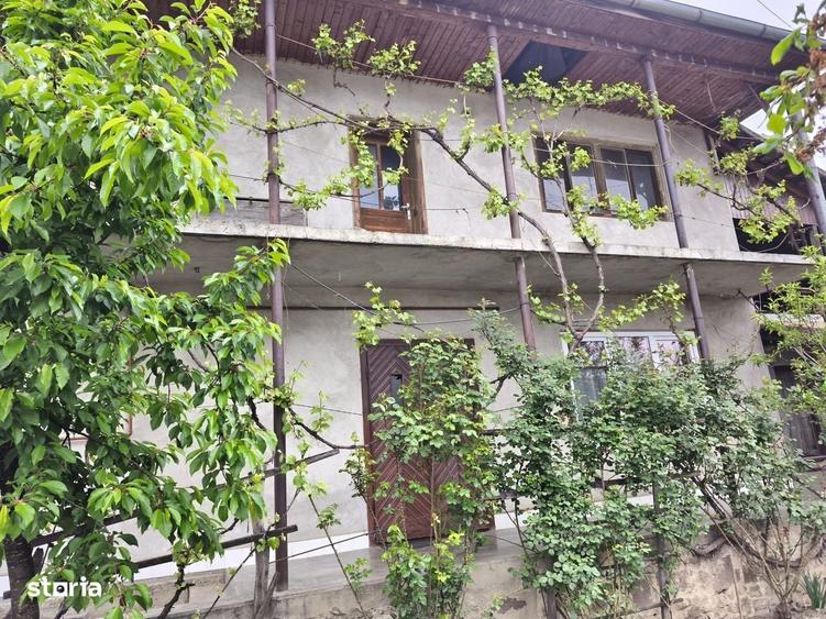 Casă cu 4 camere cu Teren 100 Mp în Central