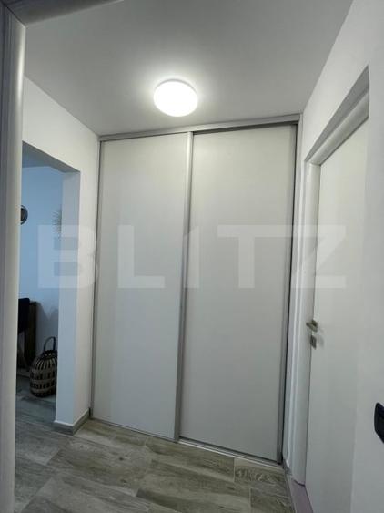 Apartament cu 3 camere semidecomandat, mobilat în Câmpia Turzii