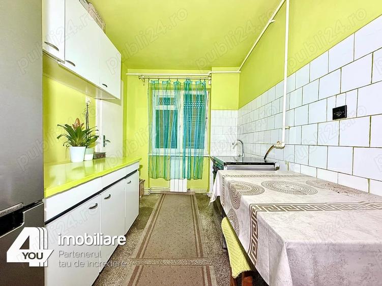 Apartament cu 4 camere decomandat în Boul Roșu