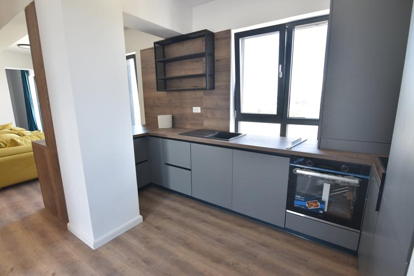 Penthouse cu 3 camere decomandat în Prelungirea Ghencea