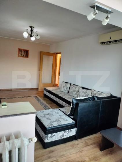 Apartament cu 3 camere decomandat, mobilat în Piața Centrală