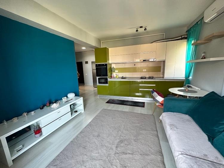 Apartament cu 3 camere decomandat, mobilat în Roșu