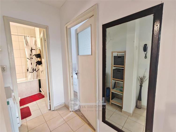 Apartament cu 3 camere decomandat, mobilat în Mircea cel Bătrân