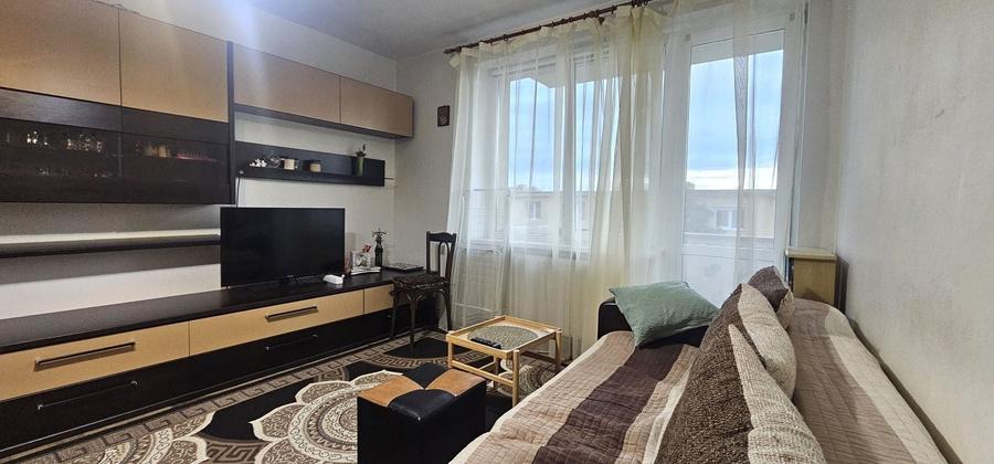 Apartament cu 3 camere semidecomandat, mobilat în Tractorul