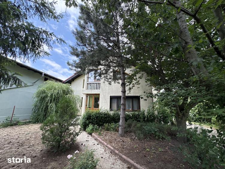 Casă cu 4 camere cu Teren 5000 Mp în Grădinari