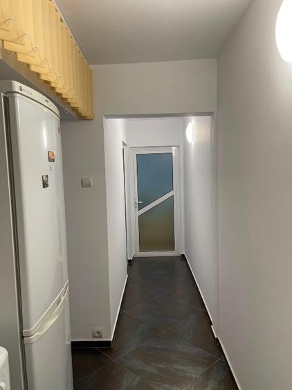 Apartament cu 3 camere semidecomandat, mobilat în Nord