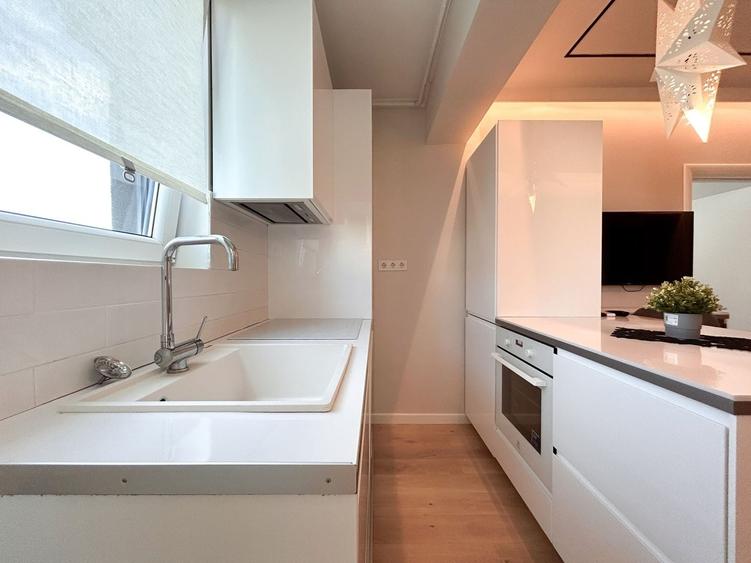 Apartament cu 2 camere semidecomandat, mobilat în Central