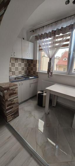 Casă individuală cu 10 camere cu Canalizare în Trocadero