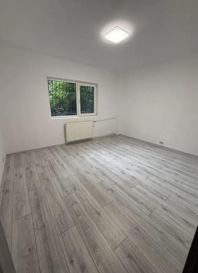 Apartament cu 3 camere decomandat în Tei
