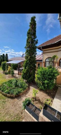 Casă cu 4 camere în Stolnici