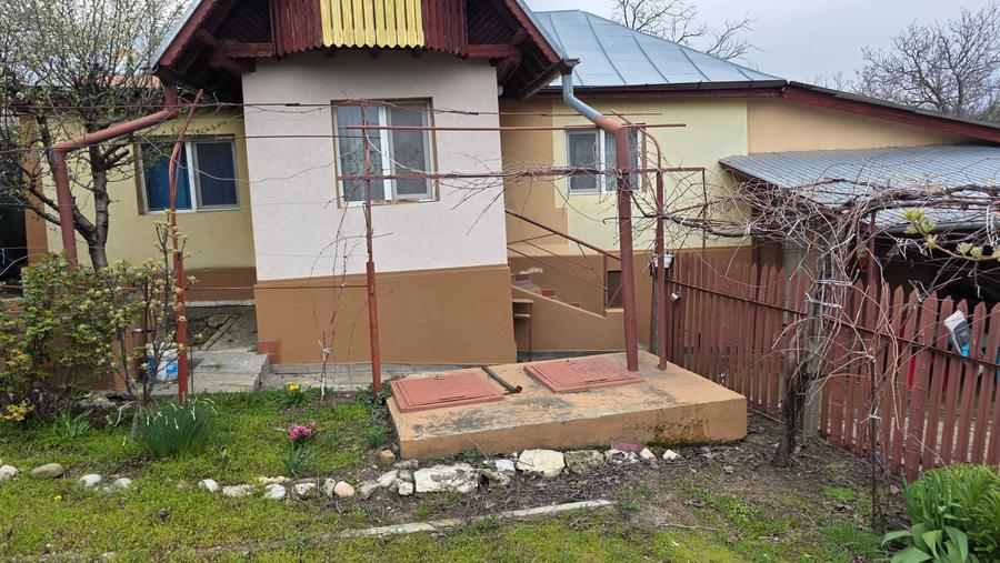 Casă cu 4 camere în Călugăreni