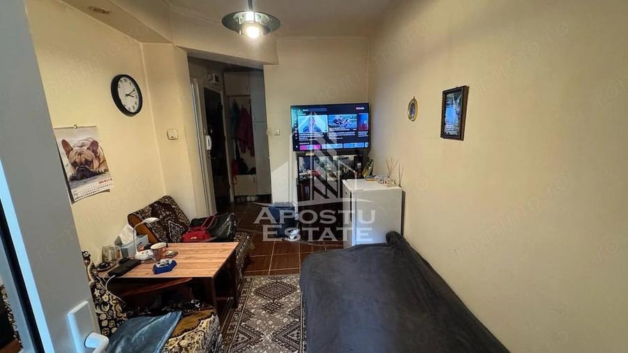 Apartament cu 2 camere semidecomandat în Lipovei