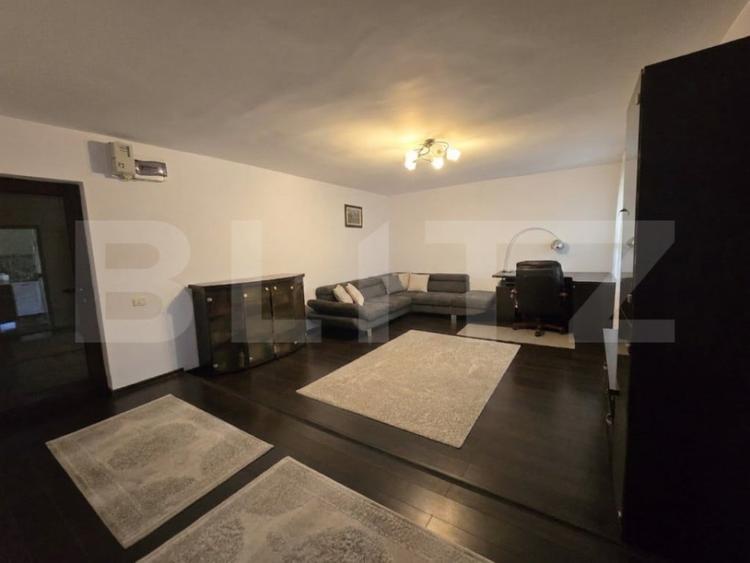 Apartament cu 3 camere decomandat în Micro 5