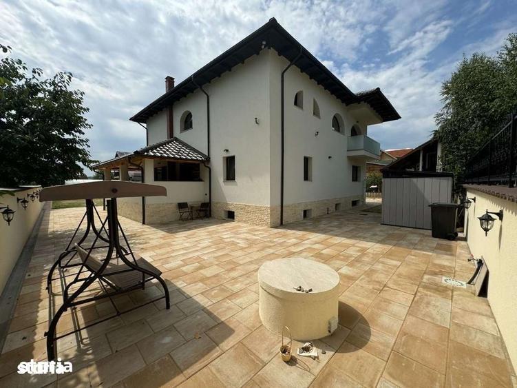 Casă cu 5 camere cu Teren 1213 Mp în Ostroveni