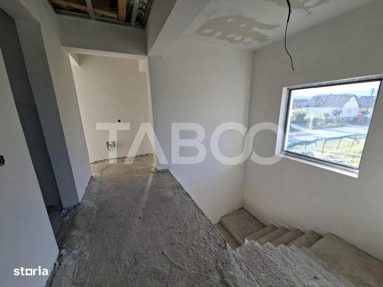 Casă cu 4 camere decomandat cu Teren 300 Mp în Veștem