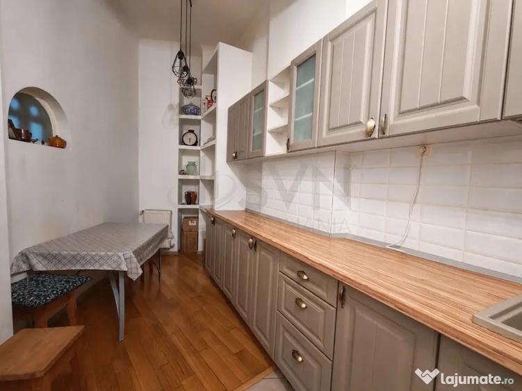 Apartament cu 4 camere semidecomandat în Dacia
