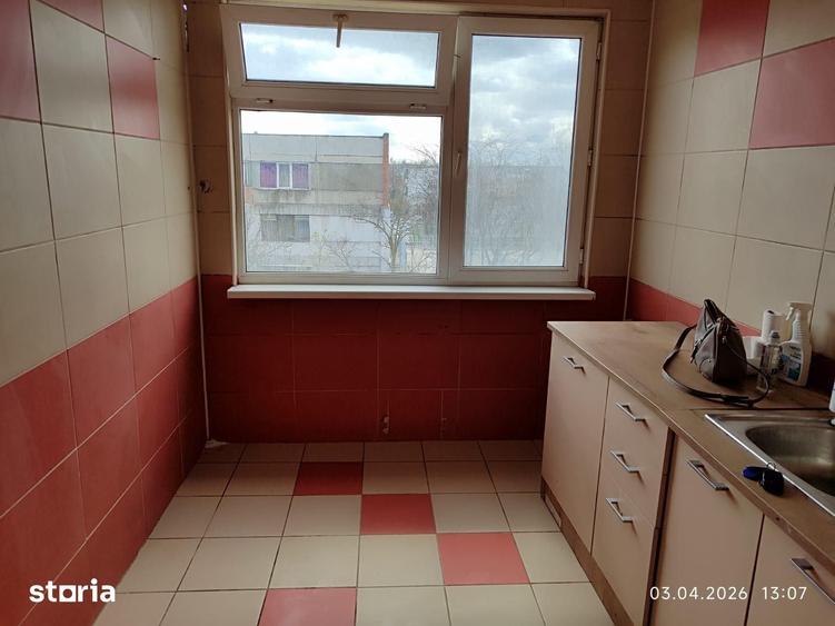 Apartament cu 3 camere în Micro 16