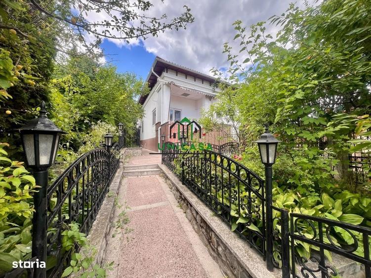 Casă cu 4 camere în Poenari