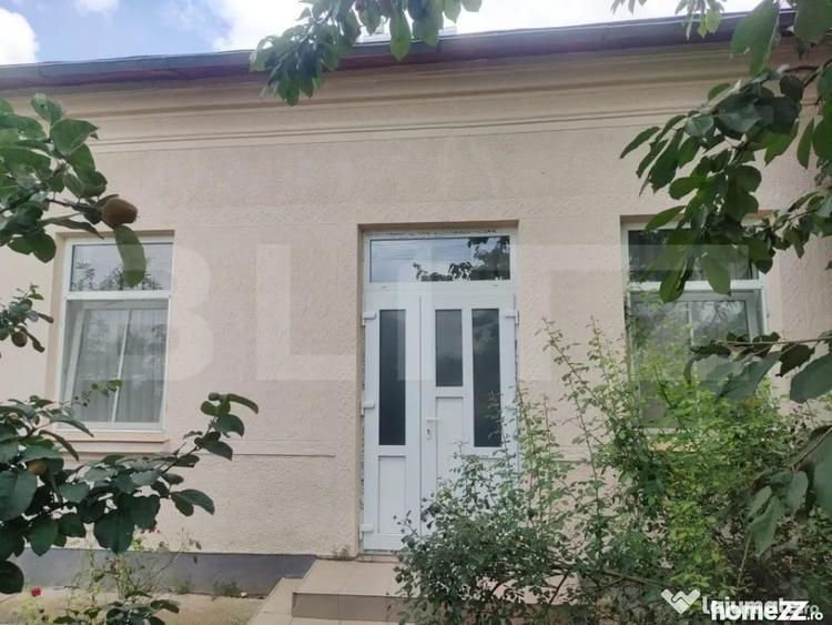 Casă cu 4 camere cu Teren 2190 Mp în Siret