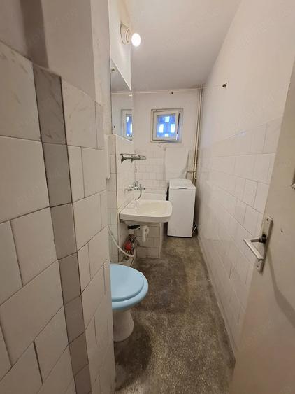 Apartament cu 3 camere semidecomandat, mobilat în Km 4