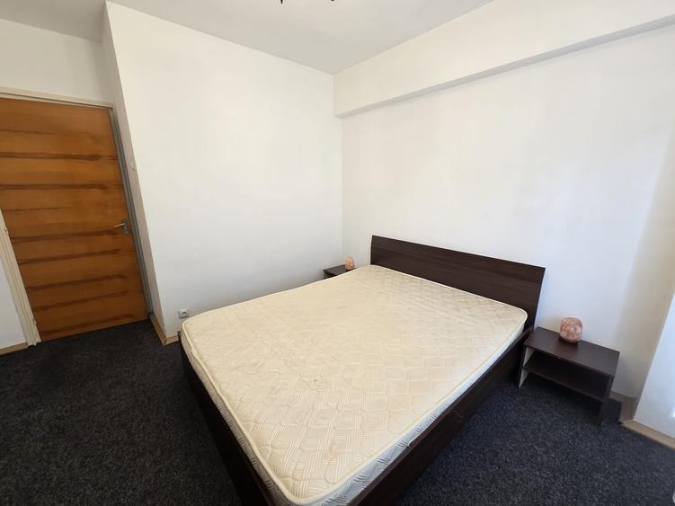 Apartament cu 2 camere semidecomandat în Văcăresti