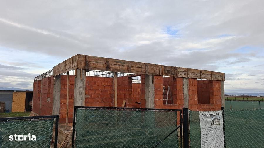 Casă cu 3 camere cu Teren 500 Mp în Stupini