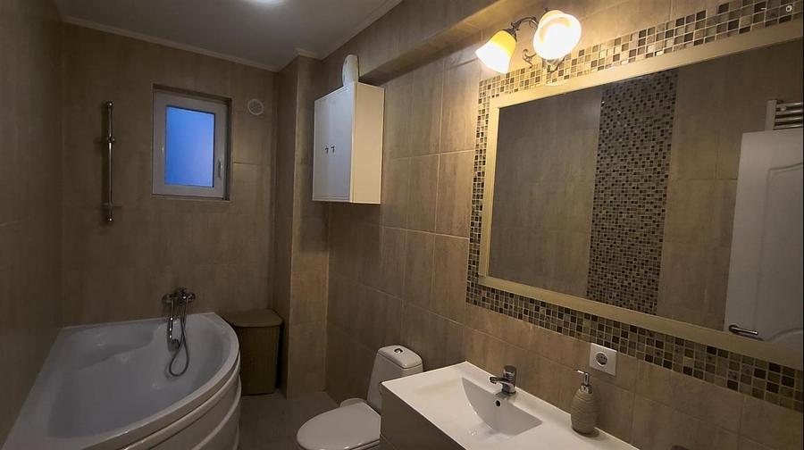 Apartament cu 4 camere decomandat, mobilat în Ipotești