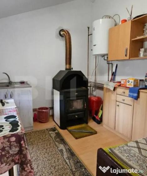 Casă cu 6 camere cu Teren 3000 Mp în Barcani