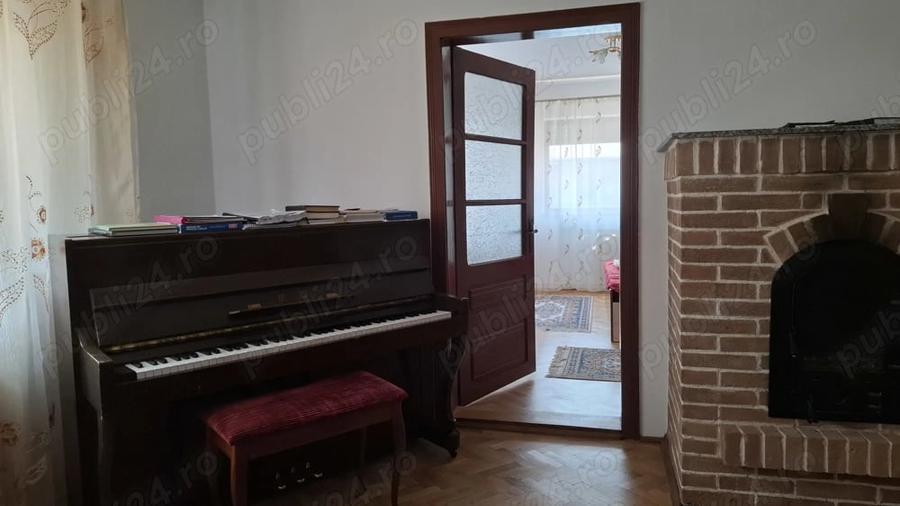Casă cu 6 camere cu Teren 495 Mp în Central