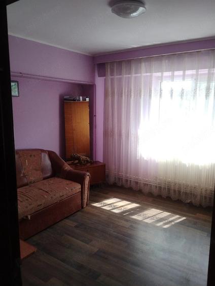 Apartament cu 3 camere decomandat în Barieră