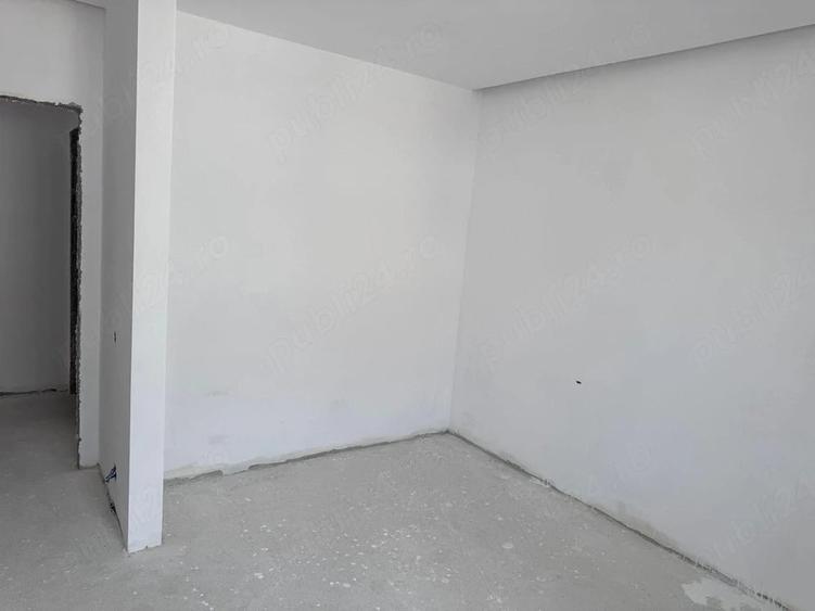 Apartament cu 3 camere decomandat în Florești