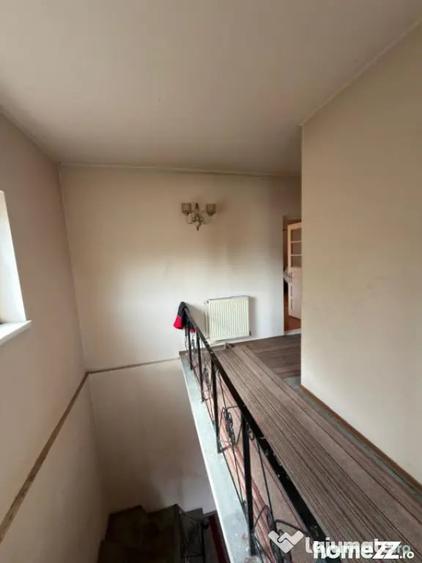 Casă cu 4 camere cu Teren 200 Mp în Central