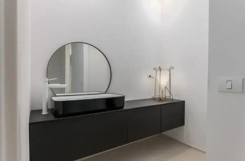 Apartament cu 4 camere decomandat, mobilat în Nord-Est