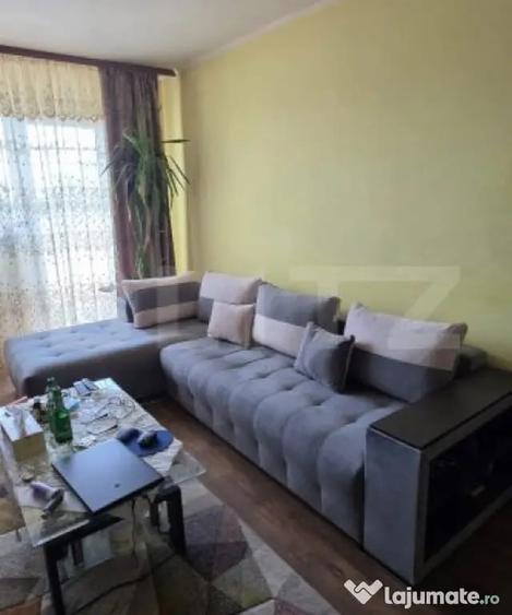Apartament cu 4 camere decomandat în B-dul București
